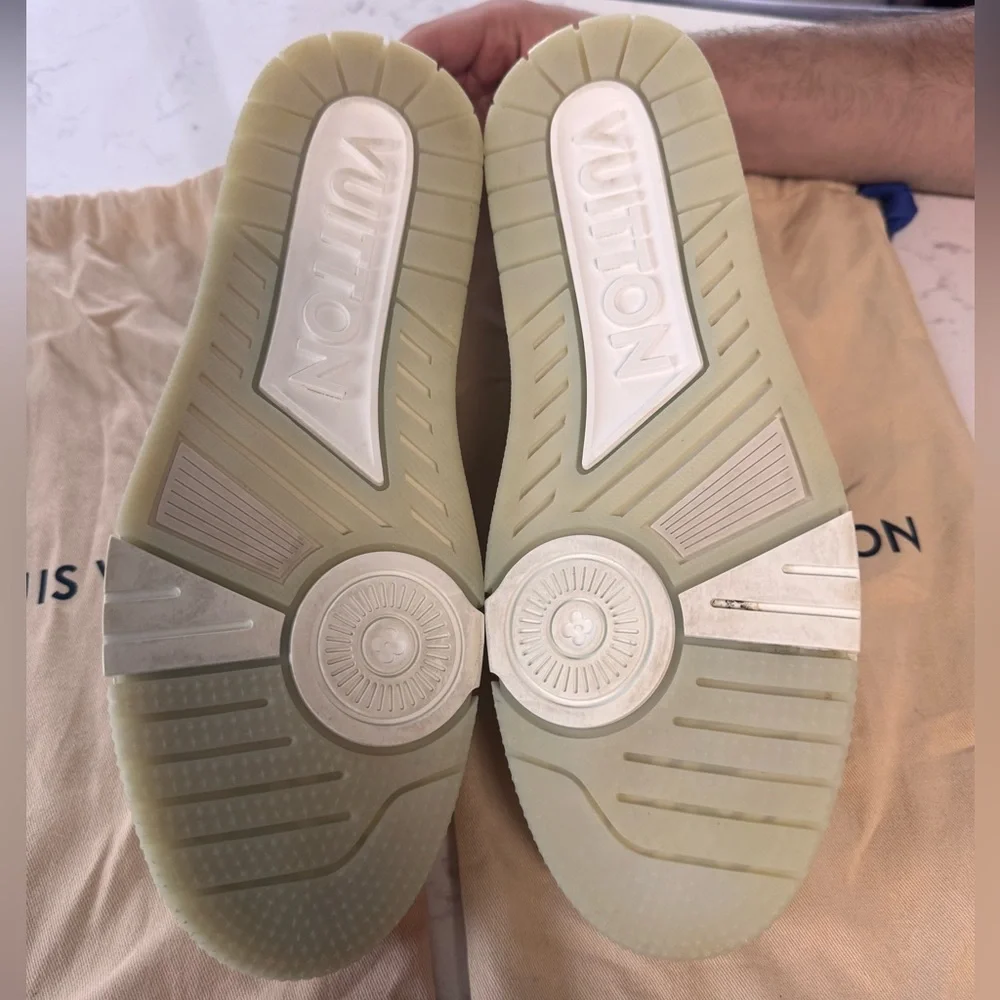 Louis Vuitton Men’s Trainer Sneaker - Picture 14 of 14